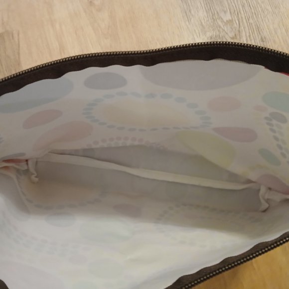 Thirty -one circle pattern pouch - Picture 4 of 4